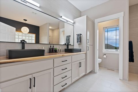 Tiny photo for 920 Cinnamon Teal Drive, Redmond, OR 97756 (MLS # 220210667)