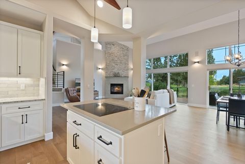 Tiny photo for 920 Cinnamon Teal Drive, Redmond, OR 97756 (MLS # 220210667)