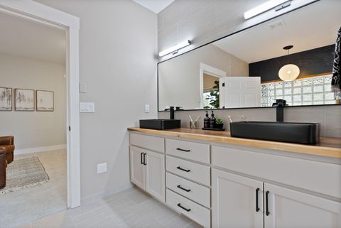 Tiny photo for 920 Cinnamon Teal Drive, Redmond, OR 97756 (MLS # 220210667)