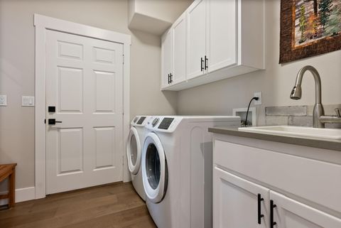 Tiny photo for 920 Cinnamon Teal Drive, Redmond, OR 97756 (MLS # 220210667)