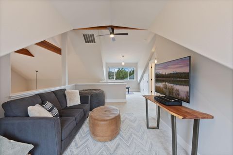 Tiny photo for 920 Cinnamon Teal Drive, Redmond, OR 97756 (MLS # 220210667)