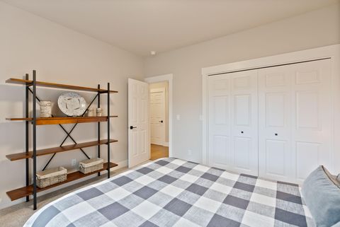 Tiny photo for 920 Cinnamon Teal Drive, Redmond, OR 97756 (MLS # 220210667)