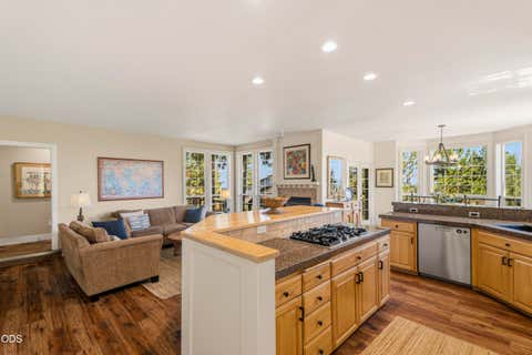 Tiny photo for 1158 NW Redfield Circle, Bend, OR 97703 (MLS # 220226280)