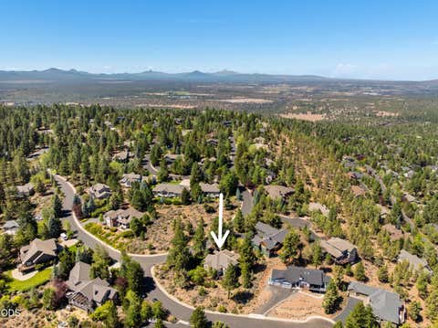 Tiny photo for 1158 NW Redfield Circle, Bend, OR 97703 (MLS # 220226280)