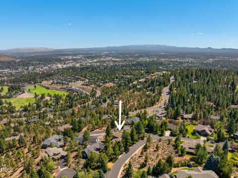 Tiny photo for 1158 NW Redfield Circle, Bend, OR 97703 (MLS # 220226280)