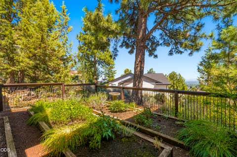 Tiny photo for 1158 NW Redfield Circle, Bend, OR 97703 (MLS # 220226280)