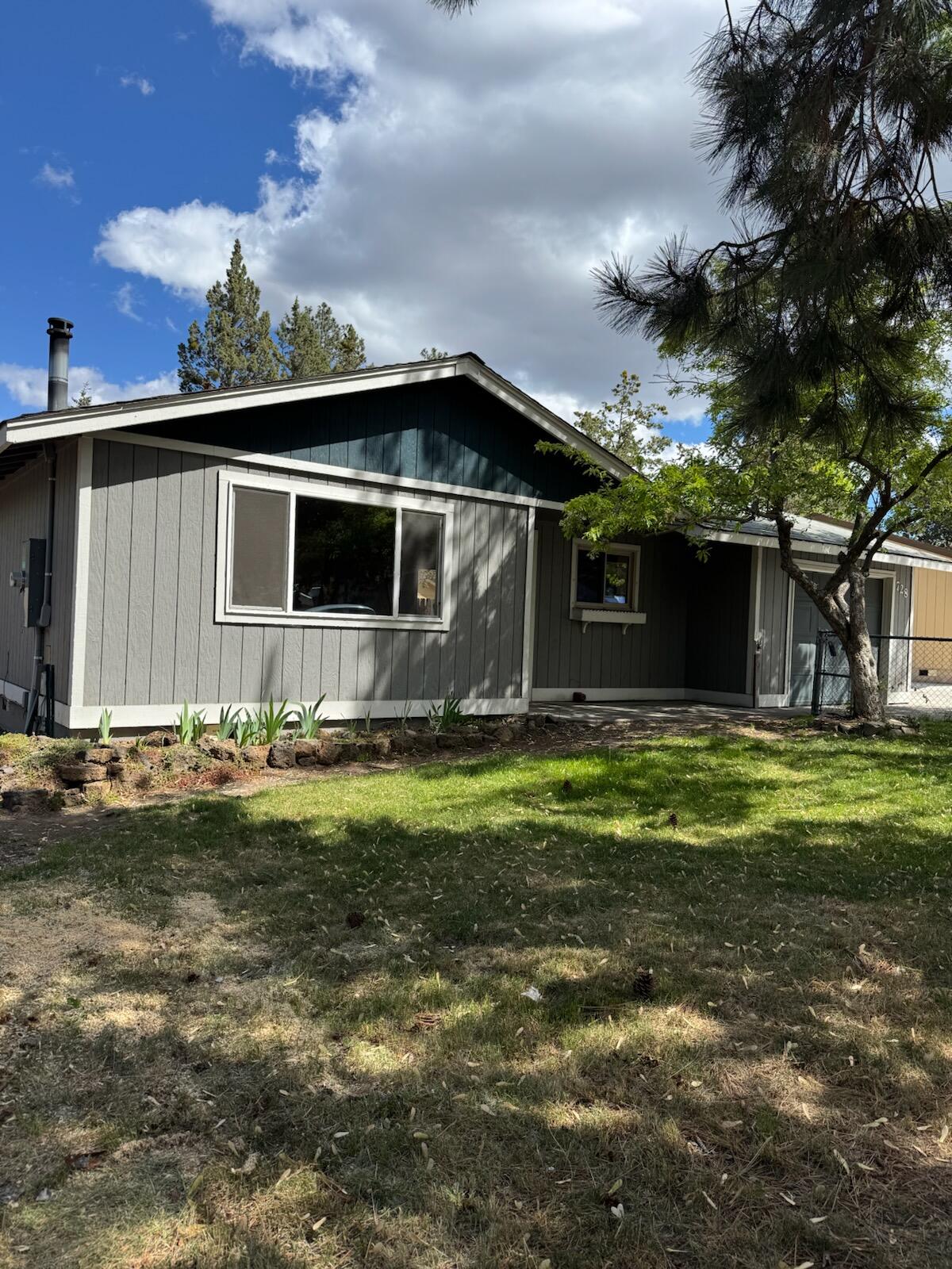 728 SE Sun Lane