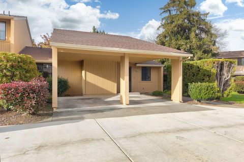 Photo of 1100 SE Excalibur Drive, Grants Pass, OR 97526 (MLS # 220212527)