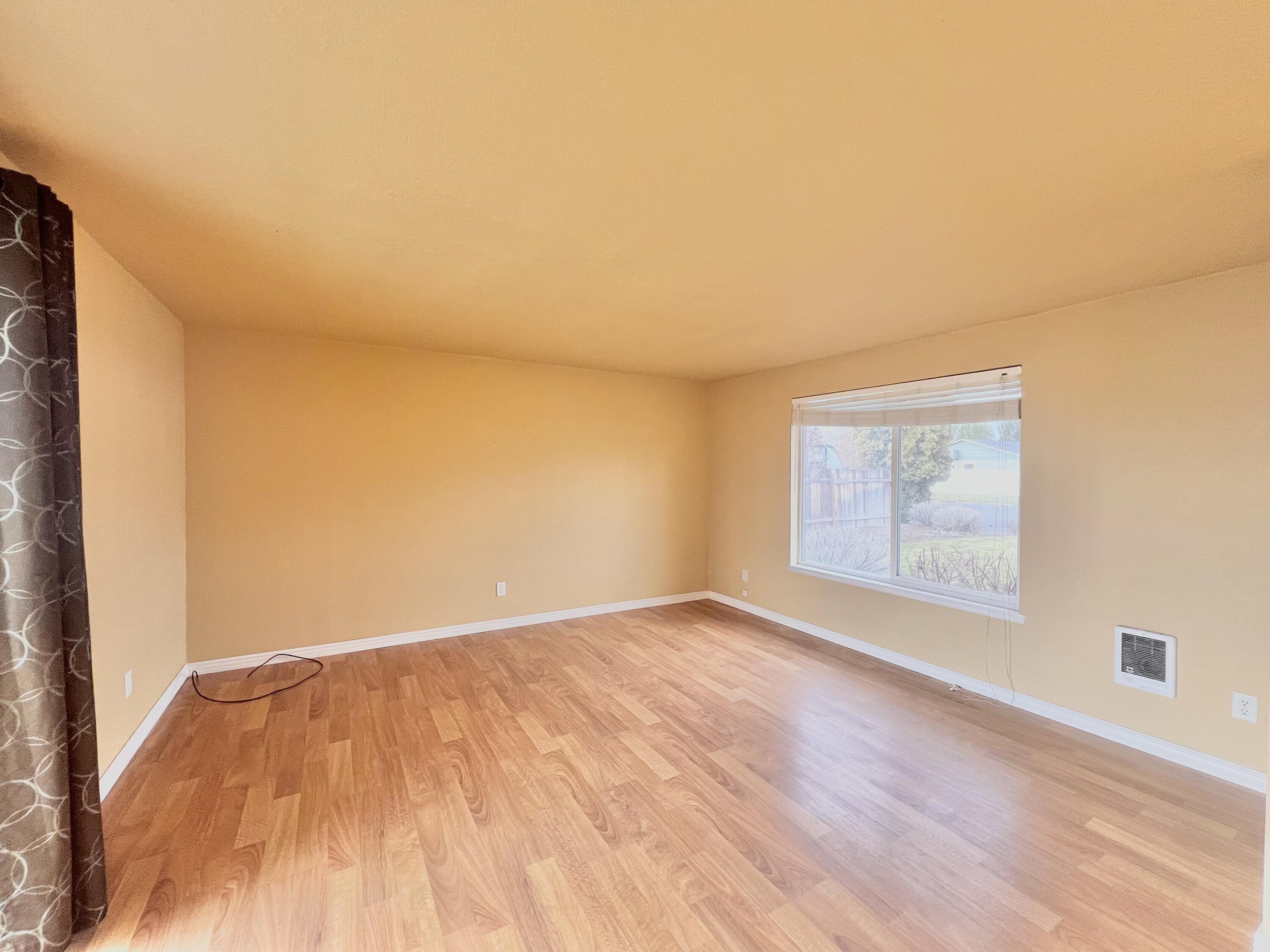 310 NE Mariposa Avenue