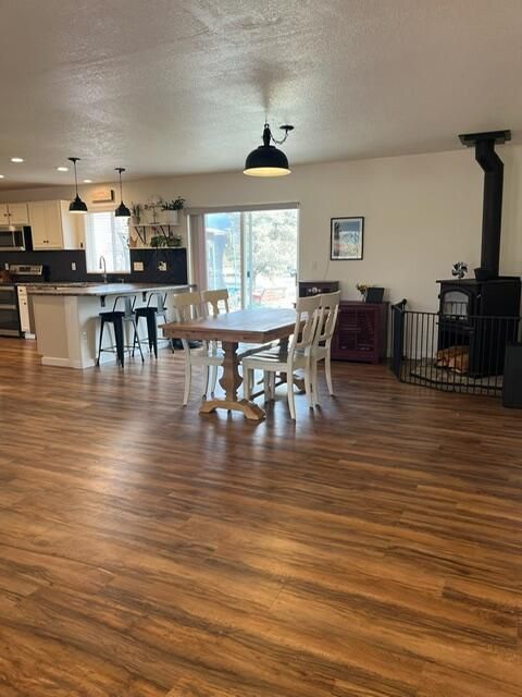 Tiny photo for 4444 NE 40th Street, Redmond, OR 97756 (MLS # 220211863)