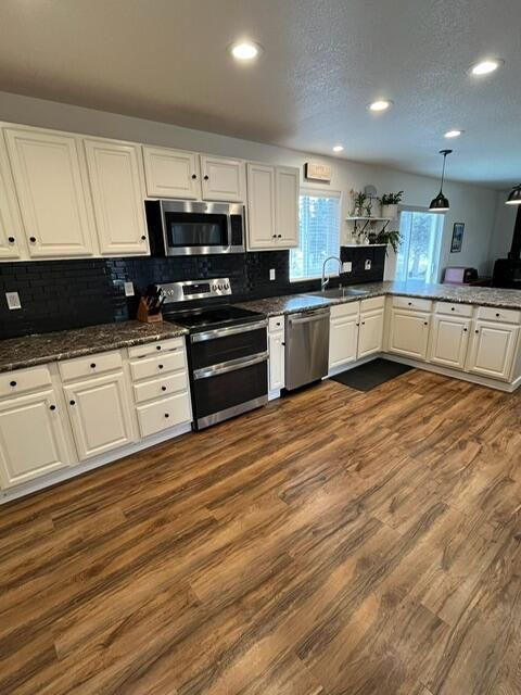 Tiny photo for 4444 NE 40th Street, Redmond, OR 97756 (MLS # 220211863)