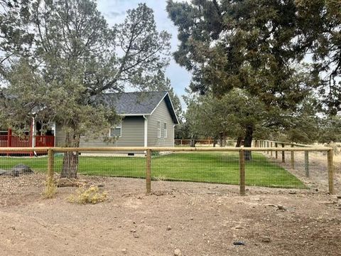 Tiny photo for 4444 NE 40th Street, Redmond, OR 97756 (MLS # 220211863)