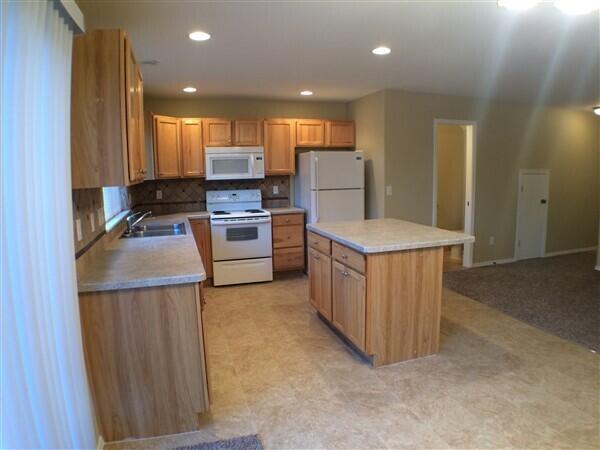 2745 SW Salmon Avenue