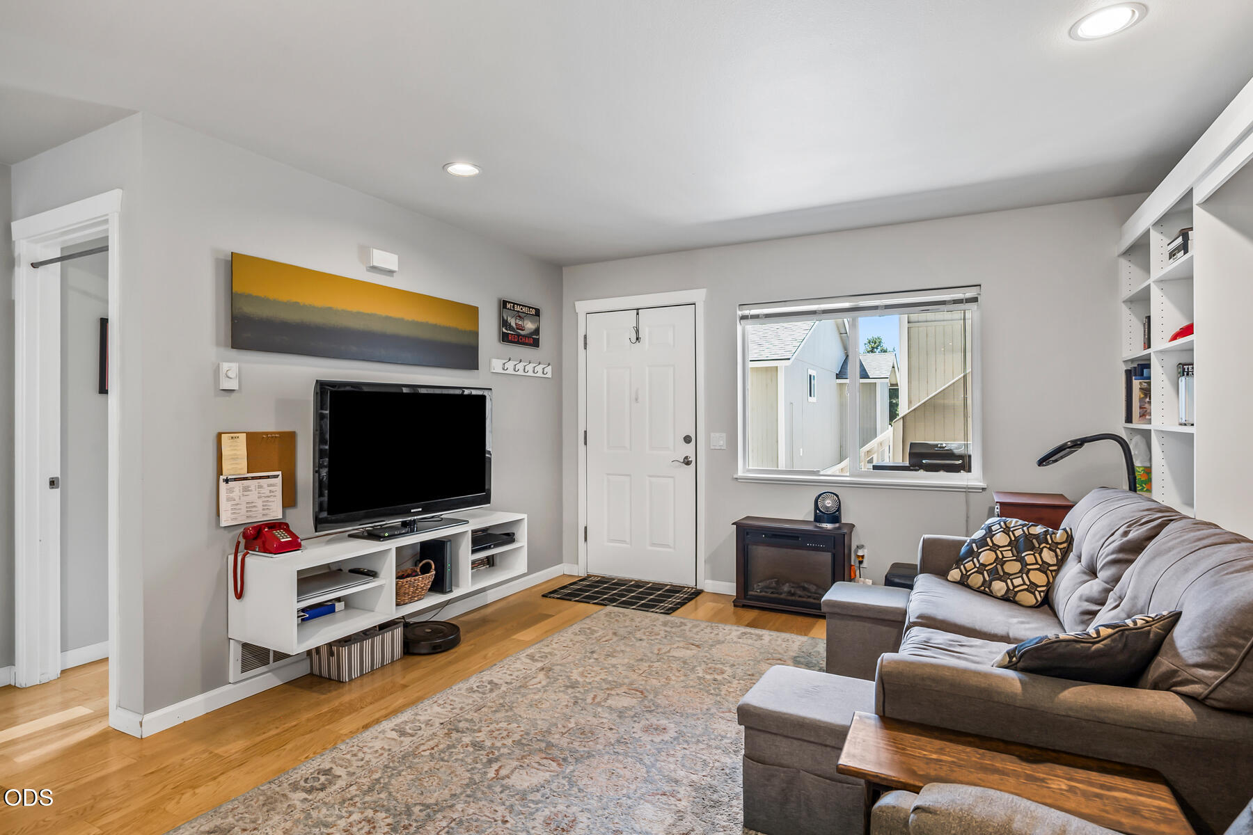 1527 NW Juniper Street APT 2