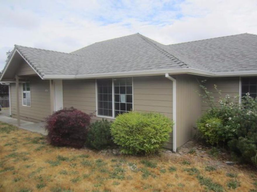 This is a Fannie Mae homepath property..Cute home in a lovely Grants Pass neighborhood. Large open floor plan, spacious living area with good natural lighting. Nice kitchen, very open. Dining area has wider door out to back patio. Fully fenced in large backyard. Good size master suite. Home has all new carpet & paint through out.