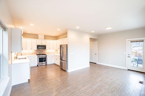 Tiny photo for 2755 SW Greens Boulevard #APT 3, Redmond, OR 97756 (MLS # 220212203)