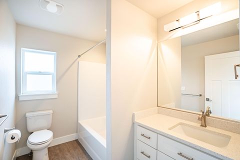 Tiny photo for 2755 SW Greens Boulevard #APT 3, Redmond, OR 97756 (MLS # 220212203)