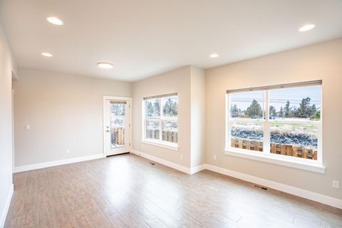 Tiny photo for 2755 SW Greens Boulevard #APT 3, Redmond, OR 97756 (MLS # 220212203)