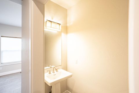 Tiny photo for 2755 SW Greens Boulevard #APT 3, Redmond, OR 97756 (MLS # 220212203)