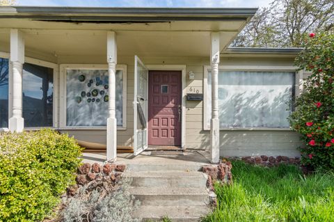 Tiny photo for 610 NW B Street, Grants Pass, OR 97526 (MLS # 220217296)