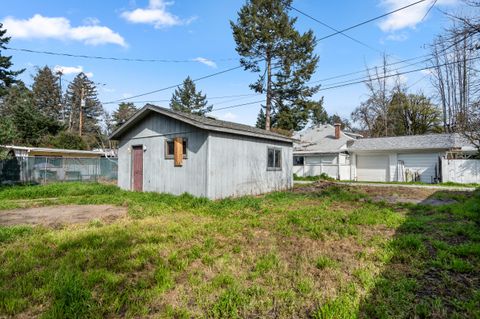 Tiny photo for 610 NW B Street, Grants Pass, OR 97526 (MLS # 220217296)