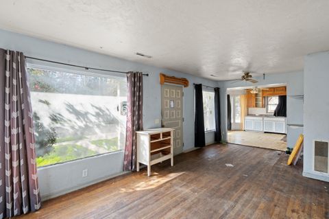 Tiny photo for 610 NW B Street, Grants Pass, OR 97526 (MLS # 220217296)