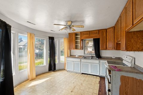 Tiny photo for 610 NW B Street, Grants Pass, OR 97526 (MLS # 220217296)