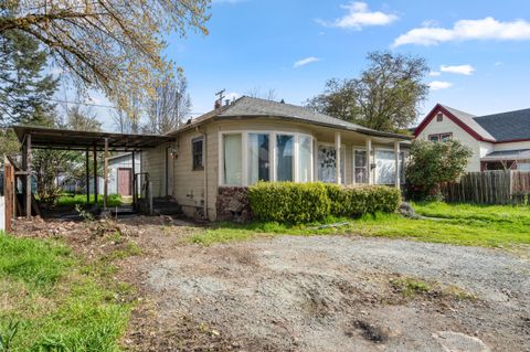 Tiny photo for 610 NW B Street, Grants Pass, OR 97526 (MLS # 220217296)