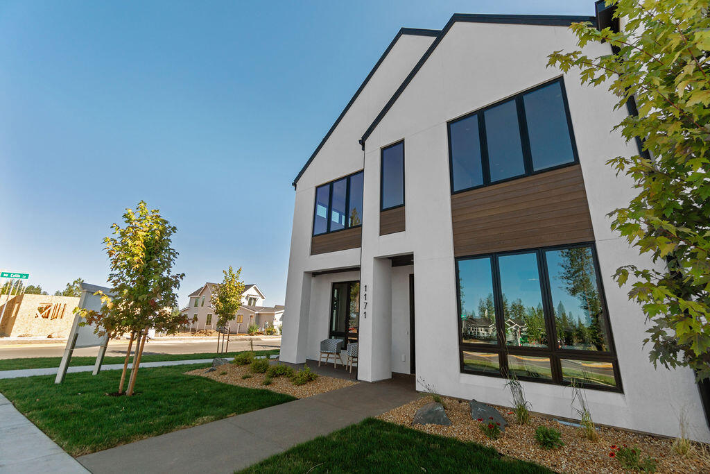 Discovery West Phase 4 - Residential