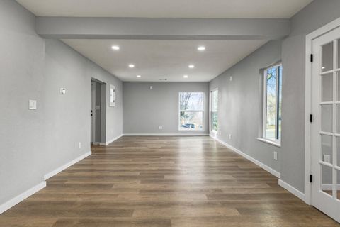 Tiny photo for 1545 N Eldorado Avenue, Klamath Falls, OR 97601 (MLS # 220213515)