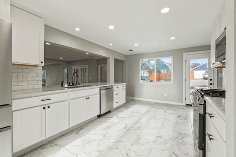 Tiny photo for 1545 N Eldorado Avenue, Klamath Falls, OR 97601 (MLS # 220213515)