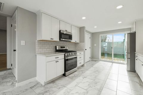 Tiny photo for 1545 N Eldorado Avenue, Klamath Falls, OR 97601 (MLS # 220213515)