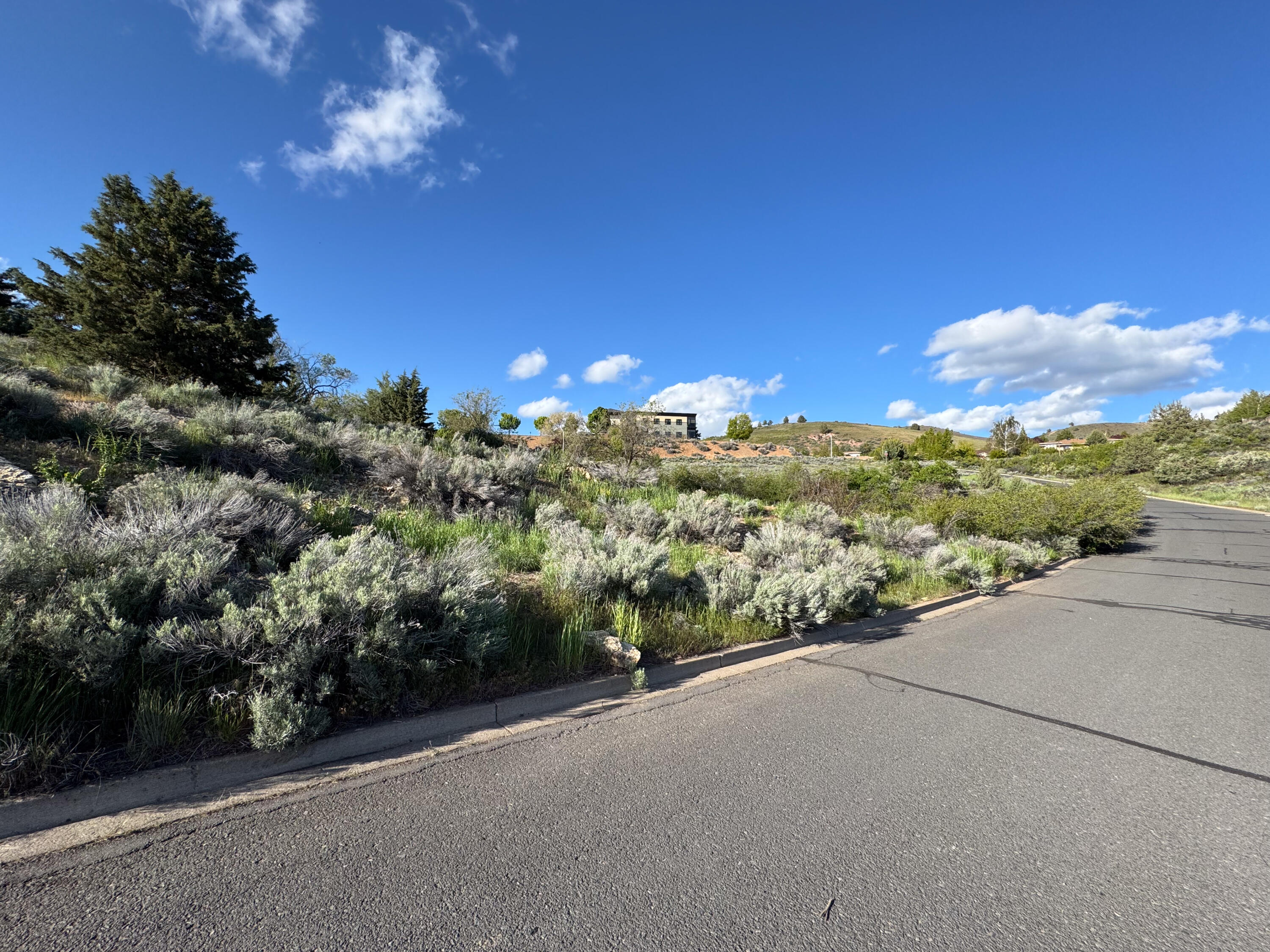 Mcloughlin Heights - Commercial Sale