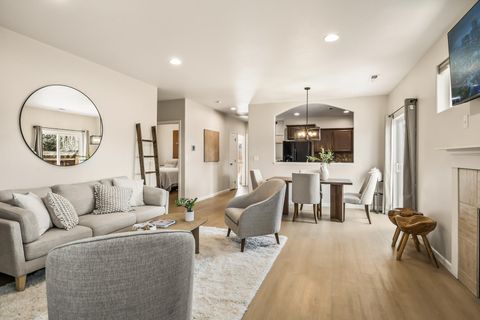 Photo of 2745 NE Aldrich Avenue, Bend, OR 97701 (MLS # 220217071)