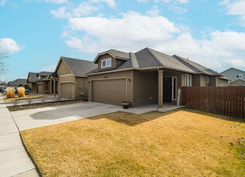 Tiny photo for 2745 NE Aldrich Avenue, Bend, OR 97701 (MLS # 220217071)