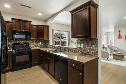 Tiny photo for 2745 NE Aldrich Avenue, Bend, OR 97701 (MLS # 220217071)