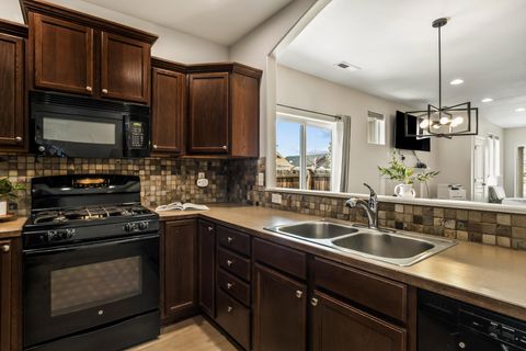 Tiny photo for 2745 NE Aldrich Avenue, Bend, OR 97701 (MLS # 220217071)