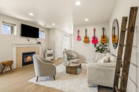 Tiny photo for 2745 NE Aldrich Avenue, Bend, OR 97701 (MLS # 220217071)