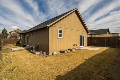 Tiny photo for 2745 NE Aldrich Avenue, Bend, OR 97701 (MLS # 220217071)