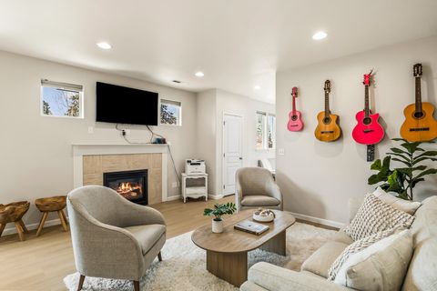 Tiny photo for 2745 NE Aldrich Avenue, Bend, OR 97701 (MLS # 220217071)