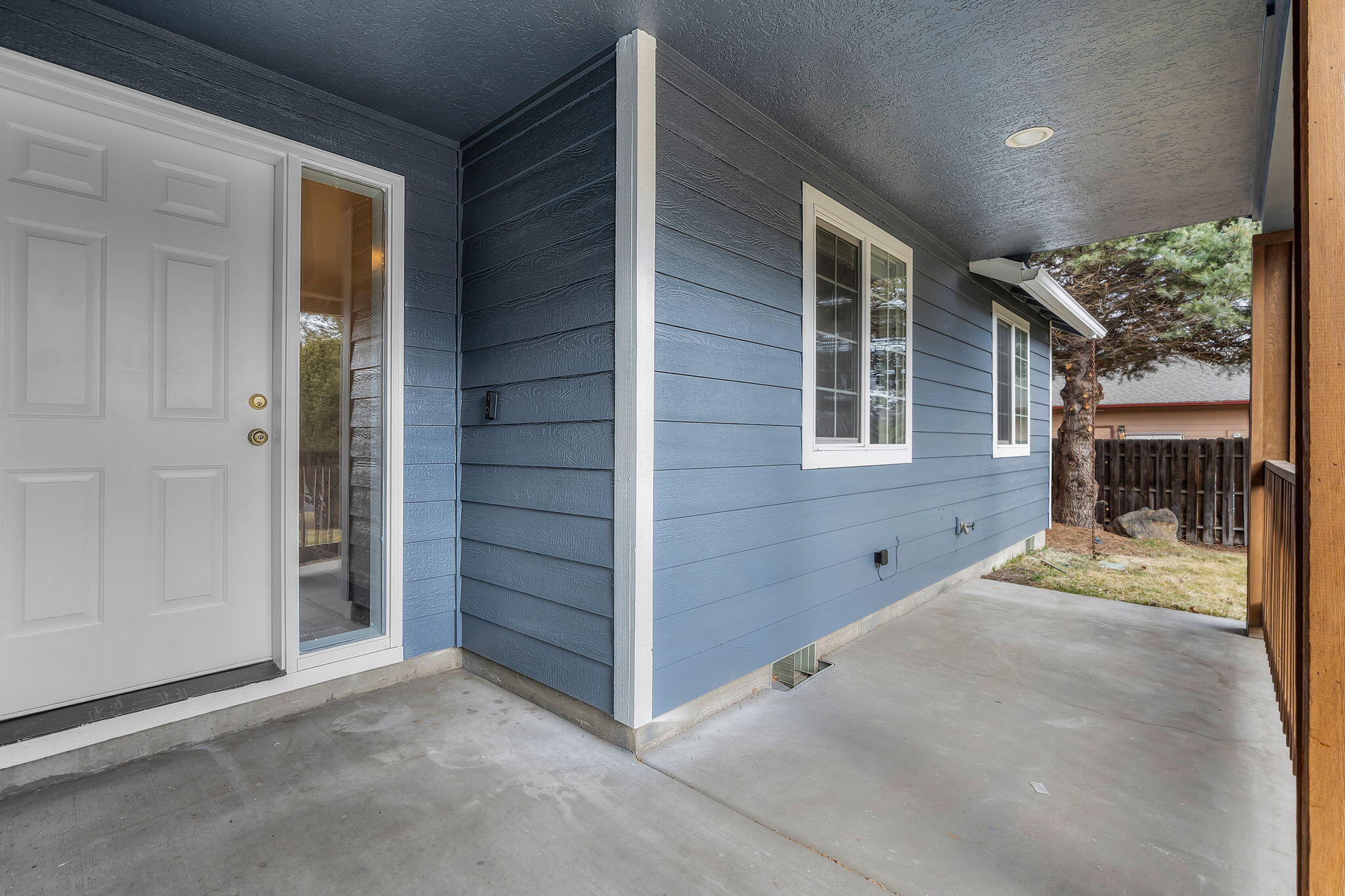 2237 SW Metolius Avenue