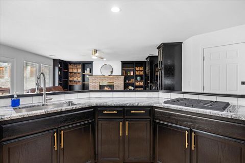 Tiny photo for 2921 Amblegreen Drive, Medford, OR 97504 (MLS # 220215266)