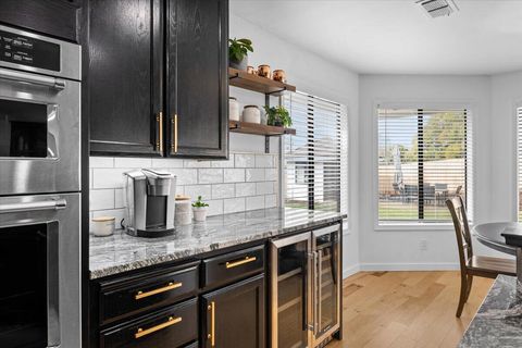 Tiny photo for 2921 Amblegreen Drive, Medford, OR 97504 (MLS # 220215266)