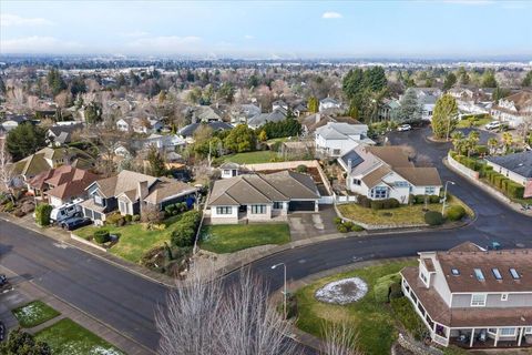 Tiny photo for 2921 Amblegreen Drive, Medford, OR 97504 (MLS # 220215266)