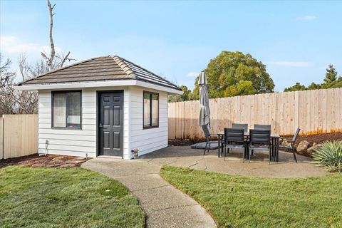 Tiny photo for 2921 Amblegreen Drive, Medford, OR 97504 (MLS # 220215266)