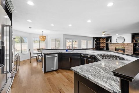 Tiny photo for 2921 Amblegreen Drive, Medford, OR 97504 (MLS # 220215266)