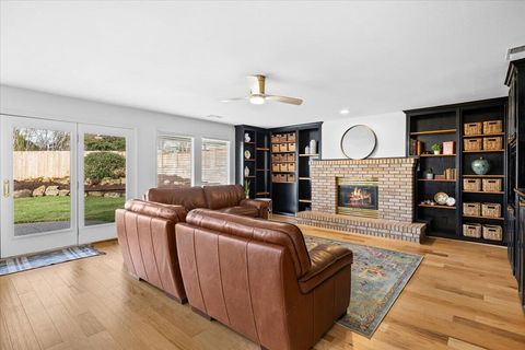 Tiny photo for 2921 Amblegreen Drive, Medford, OR 97504 (MLS # 220215266)