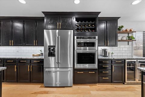 Tiny photo for 2921 Amblegreen Drive, Medford, OR 97504 (MLS # 220215266)