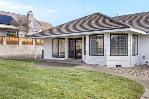 Tiny photo for 2921 Amblegreen Drive, Medford, OR 97504 (MLS # 220215266)