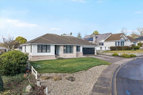 Tiny photo for 2921 Amblegreen Drive, Medford, OR 97504 (MLS # 220215266)